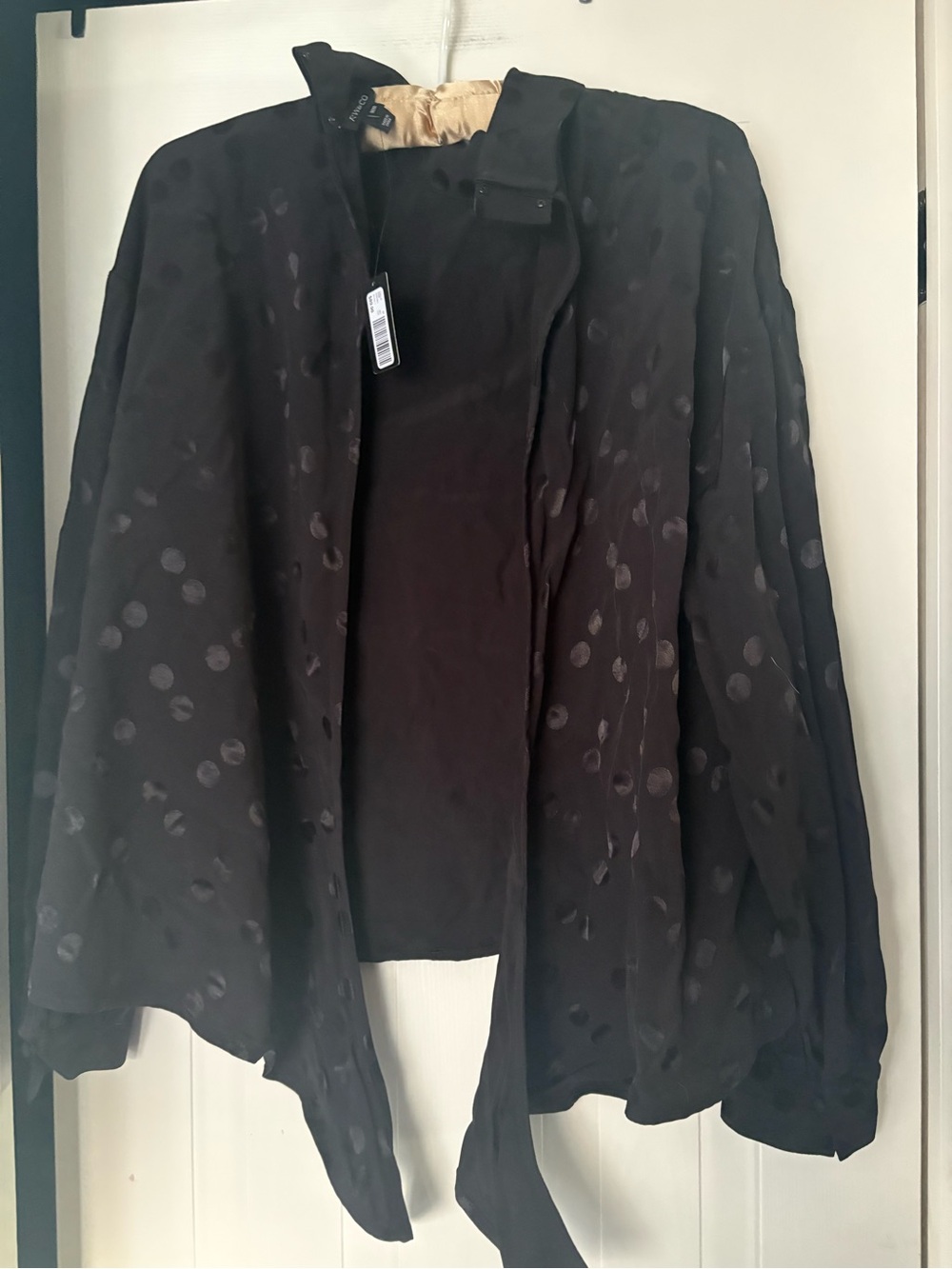RW&CO. Black Dot-Textured Open Front Blouse